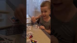 Прекрасная игра для развития зрительного контакта и памяти.