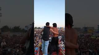 stage noiii haliyo @DurgeshThapa ko big frn li police liyaa k gareko yo #viralvideo #shortvideo