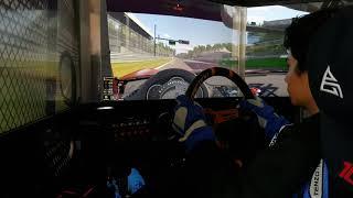 Fabian W. (14J) lernt H-Schaltung im TANGO RACING SIMULATOR vor seinem Sesssion mit Motorsport Aktiv