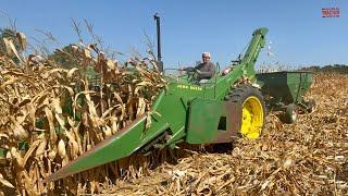 JOHN DEERE 237 Corn Picker