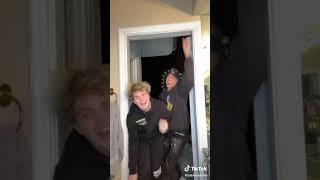 Видео с Tik Tok с песней Hit Tha Roof