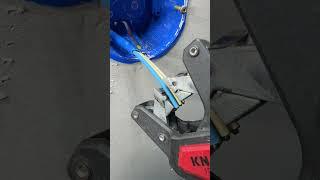Стриппер для плоских проводов от компании Knipex