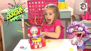 GREEDY GRANNY - Wer schafft es Omas Kekse zu klauen? - KEKS KARACHO | Tomy Kinderspiel mit Action