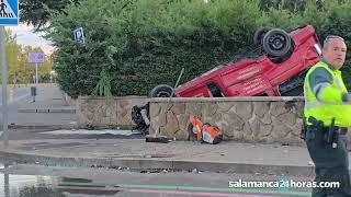 Aparatosa accidente de una furgoneta en el entorno del Doña Brígida