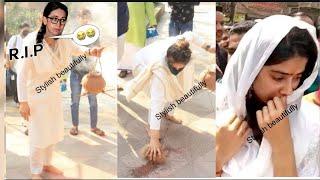 Karisma Kapoor crying with daughter, last tribute to ex husband Sanjay Kapur at funeral wid Kapoor’s