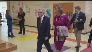 Gov. DeWine presents Austintown school with reading award
