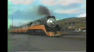 1100. SOUTHERN PACIFIC SP 4449 arrive at Station depot Klamath Falls Oregon in 1989