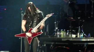 Ozzy Osbourne - Shot in the Dark/ Gus G. Guitar Solo - Scream Tour '11 - Minneapolis