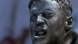 Farscape John and Dargo funny (statue moment)