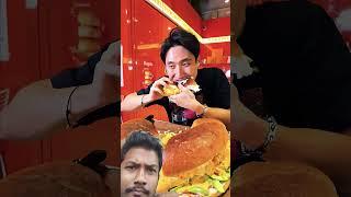 wtf🫡🫡 this man eating this whole food #burger #food #foodie #hangry #eatseverything