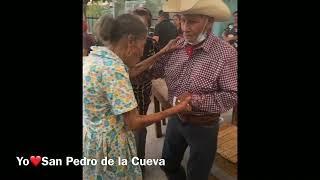 Don Pancho bailando con Doña Coyo