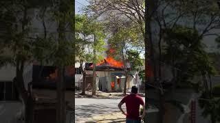 Bombeiros combatem chamas em imóveis no Centro de Campestre: veja imagens