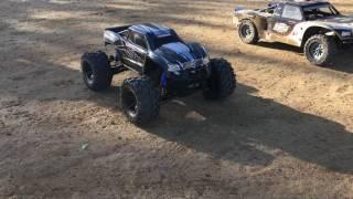 Traxxas X-Maxx vs Losi 5ive-T