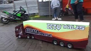 Miniatur Truk RC tenaga badak, bisa dinaikin orang dewasa