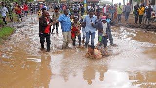 VURUGU ARUSHA VIONGOZI WA SERIKALI WATUMBUKIZWA KWENYE MAJI MACHAFU WAFUNGA BARABARA POLIS DC WAFIKA