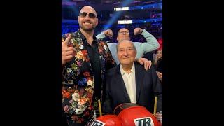 Oleksandr Usyk Photobombs Tyson Fury and Bob Arum, Comes Face to Face with Fury #shorts