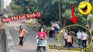 Troll Giả Bà Cụ Ném Bóng Nước Người Lạ Trúng Gái Xinh Tik Tok Bị G.i.a.n.g H.ồ Đến S.ử L.ý