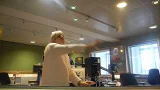 Zoe Ball tries to out-Kate-Bush Kate Bush on BBC Radio 2!