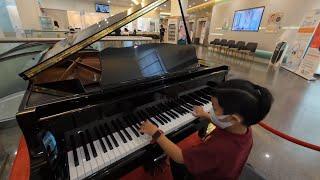 A chance for public piano at Nakornthon Hospital. (PianoCoverByARF)