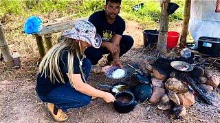 THIS COUPLE IS LIVING IN THE MIDDLE OF THE WOODS IN THE MOUNTAINS OF MINAS