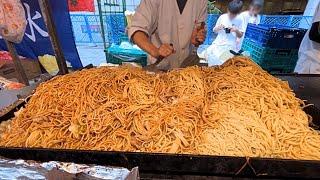 【ド迫力!!】 超大量の焼きそばを一人で作る女性（京都 祇園祭り）