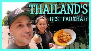 88 Years-Old - PAD THAI LEGEND! (Mark Wiens was right!)