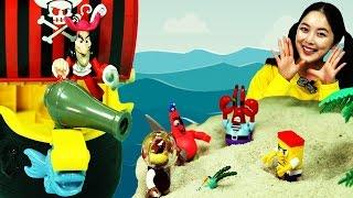 [유라] 장난감(toy)_스폰지밥 vs 후크선장 대결! 해적선 배 낚시 모래 Spongebob vs Captain Hook Battle a pirate ship sand