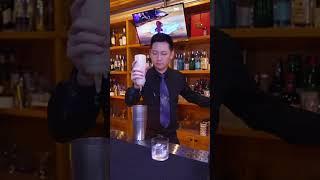 Qingti Sour Wine Bartender makes a glass of sour wine with rich fruit aroma, fresh and natural s