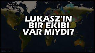 LUKASZ'IN BİR EKİBİ VAR MI?