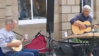 Sandy & Andy in Kelso Square