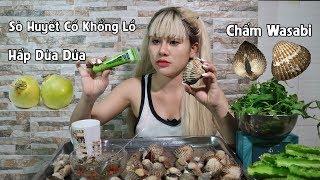 NanaLiu Ăn Sò Huyết Cồ To Đùng Chấm Mù Tạt Nồng Đến Múa Quạt 