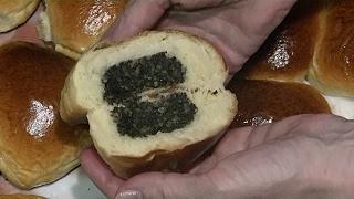 Дрожжевые пирожки с маковой начинкой / Yeast cakes with poppy filling .