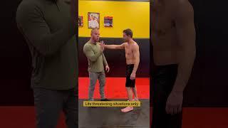 Defending the grab #selfdefense