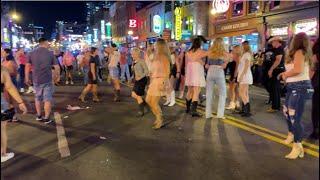 BROADWAY STREET NASHVILLE TENNESSEE SATURDAY NIGHT , DOWNTOWN NIGHTLIFE BARS 9/10/22