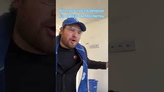 Alumnos inscribiéndose en el Tec de Monterrey