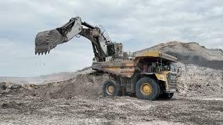 Liebherr r9350 excavator Loading sand material