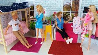 Two Barbie Doll Two Ken Morning Bedroom Bathroom Routine. Life in a Dream House. Dress up Dolls.