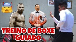 {Treino guiado} Combinação de golpes com esquivas #luta #treinodeboxe #boxe