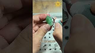 一刀一鑿雕翡翠 一琢一磨顯神韻 玉色生輝映古今 純手工雕刻#翡翠 #翡翠设计 #翡翠玉 #翡翠玉石 #珠宝 #珠宝首饰 #珠宝设计 #珠宝玉器 #玉石 #jade #jewelry #民间手艺人