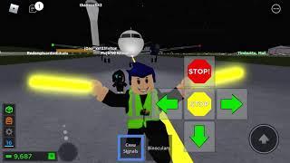 I became a ground crew worker and marshalling planes! (Roblox airplane simulator)