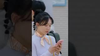 She Starts Ignore him