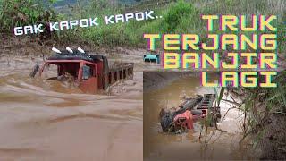 Lagi lagi... Truk nekat terjang jalanan banjir || Simulasi || Truk Oleng