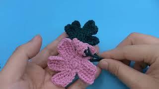 Bao Anh shows how to knit four-leaf clover flowers part 7