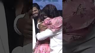 Allu Arjun Tight HUGS Actres Saanvi Megghana / Vijay Deverakonda#shorts#Status hobby#puspa#alluarjun