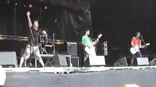 Chickfight - Nervous breakdown (Fiesta du rock 2009).wmv