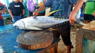 SKILLS  CUTTING TUNA  Very Sharp Machete Very Fast Cut Tuna Fish