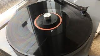 Turntable record clamp - does it make a difference? Sound comparison