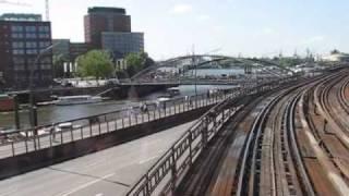 Mit der Hamburger Hochbahn von oben nach unten