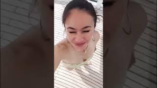 wulan guritno pakai bikini aja, gini kalau artis liburan hot