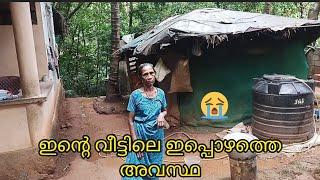 ഇപ്പൊ വീട് ഉറങ്ങിയെ പോലെയാണ് അമ്മയും താട്ടനും അച്ഛനെയും കൊണ്ട് ആശുപത്രിയിലാണ് 